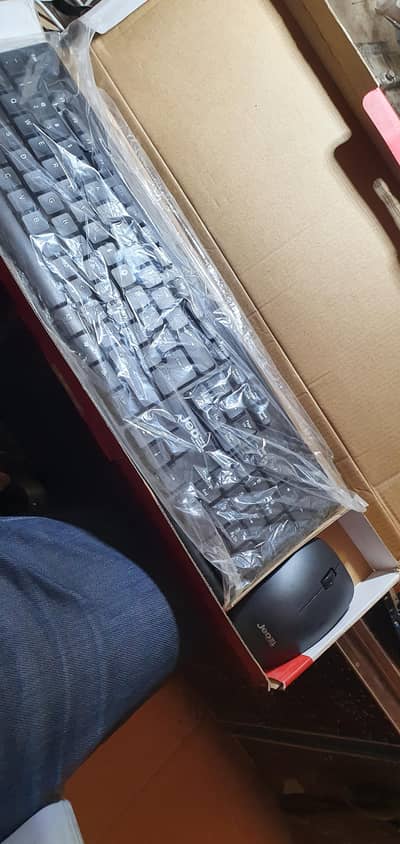 wireless key board all like new few use one dongle