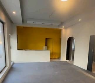 Upper Portion Of 1 Kanal In Model Town For rent