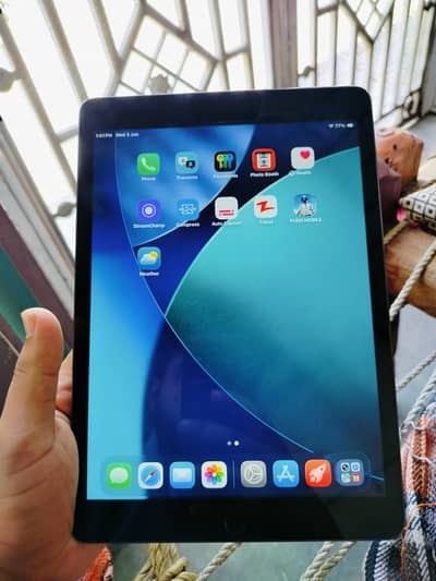 iPad 9 Generation 64GB With Box Charger!. .