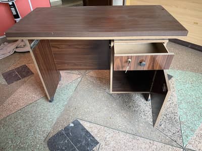 Super cheap office table