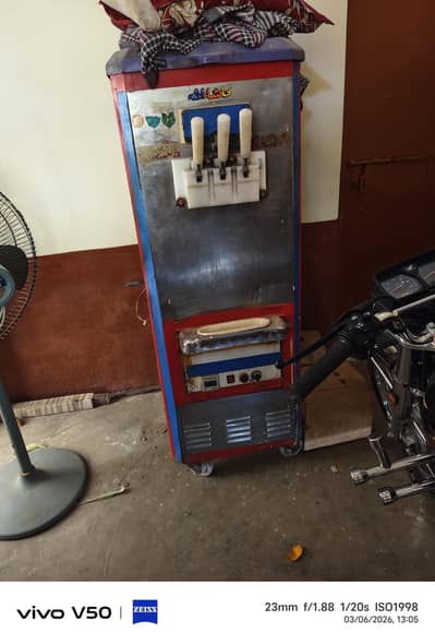 icecream machine glass counter 100% working condition