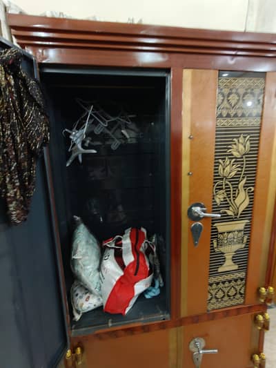 Spacious Safe almari And Peta