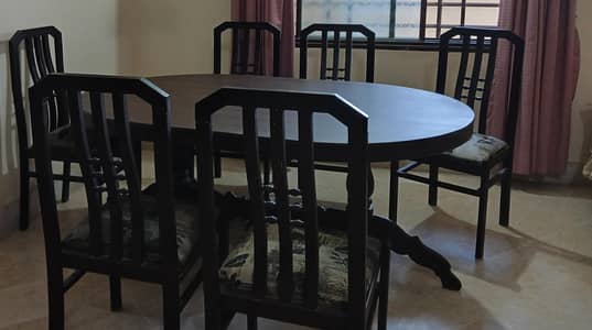 fully luxurious dining table with 6 chairs