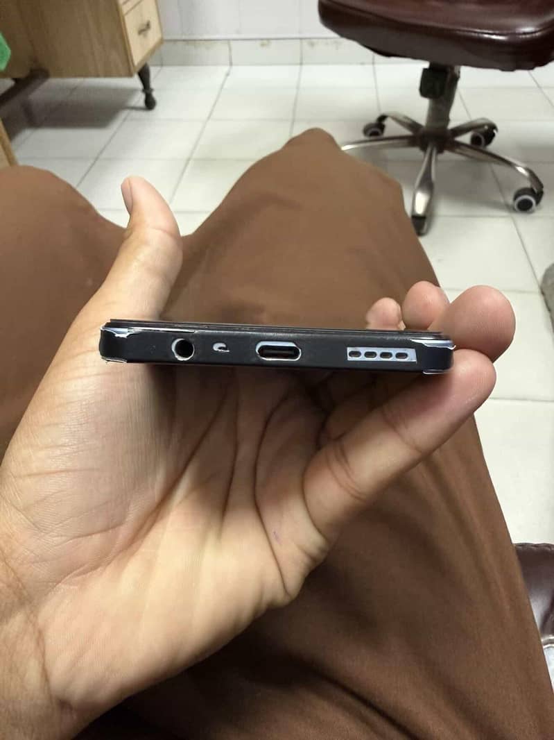 Realme Note 60 12
