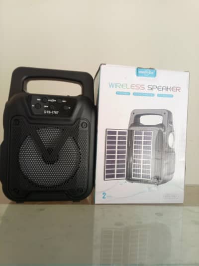 wireless speaker with 2 solar panels