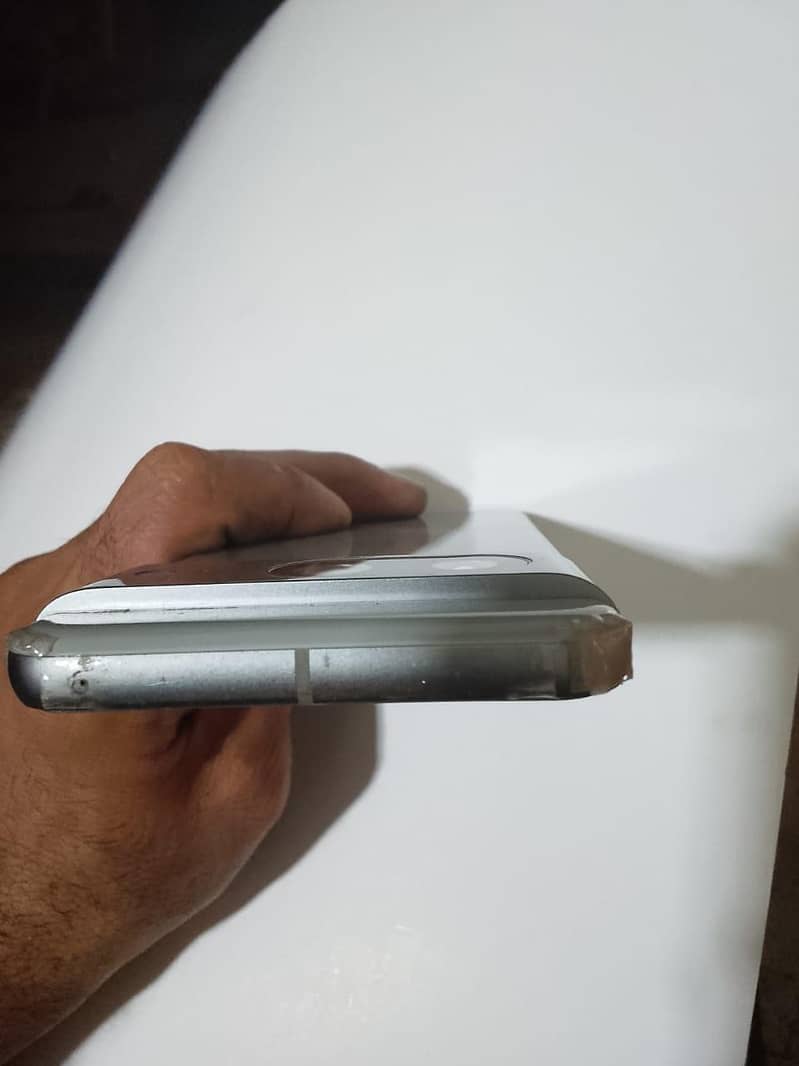 Google Pixel 8 4