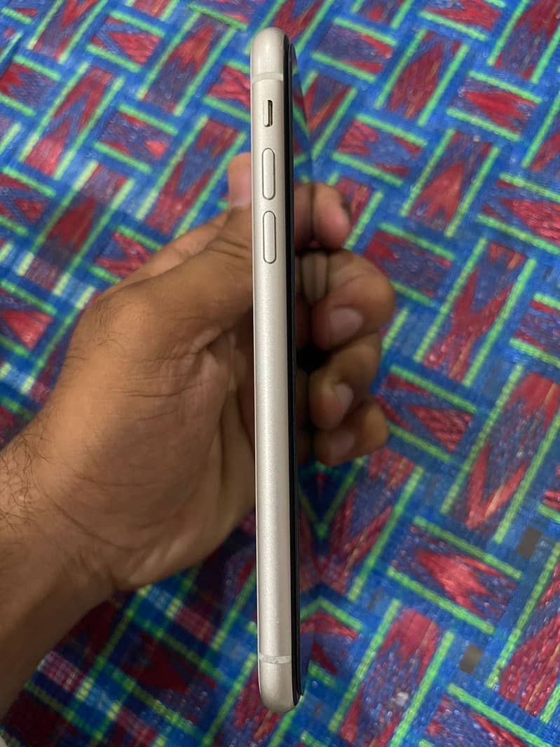 iPhone 11 5
