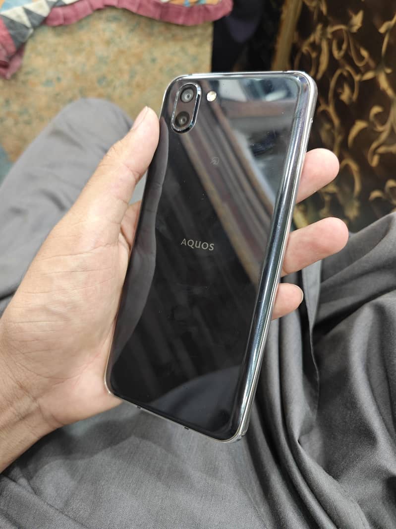 Sharp Aquos R2 0