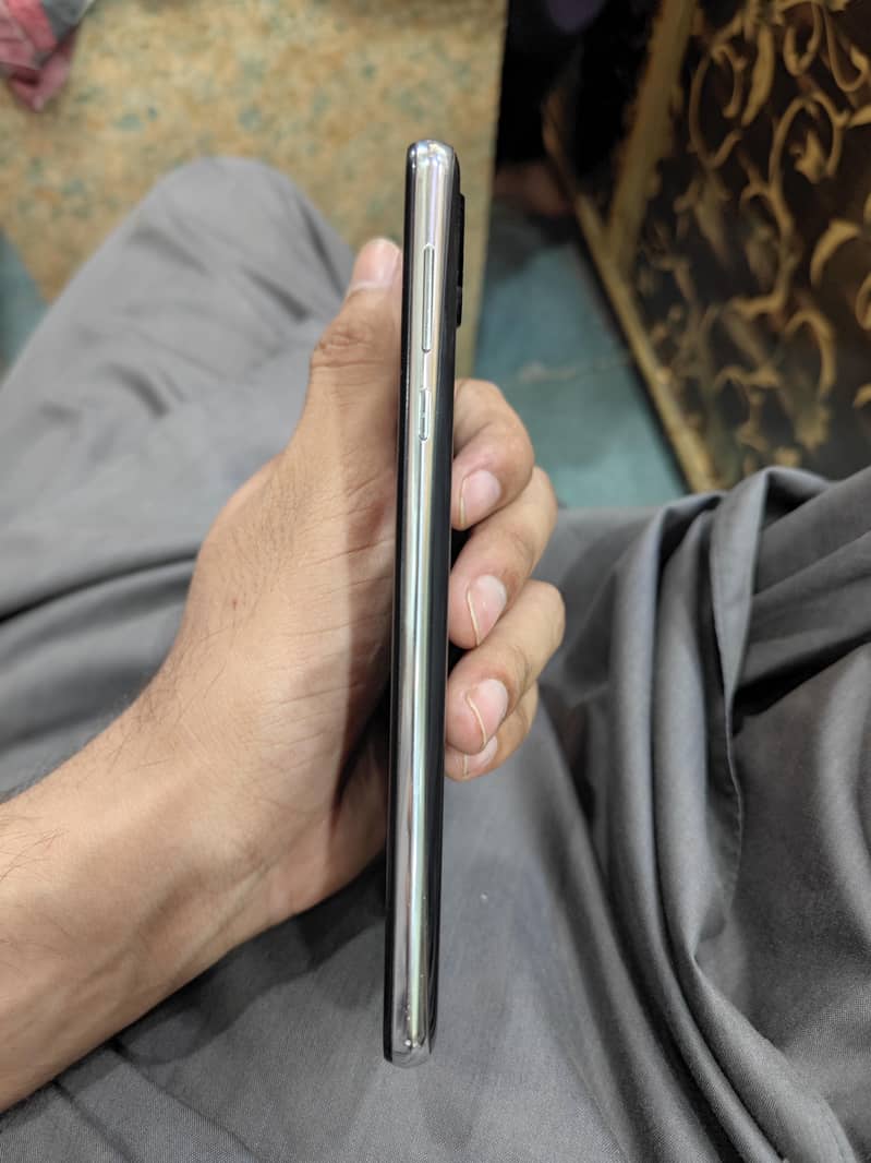 Sharp Aquos R2 2
