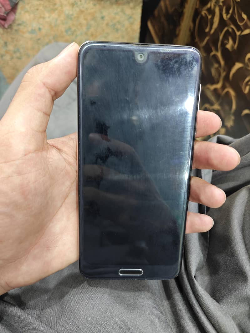 Sharp Aquos R2 4