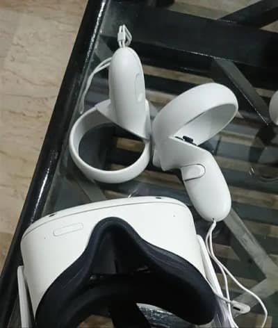 256 GB OCULUS QUEST 2  in Neat Condition with Box