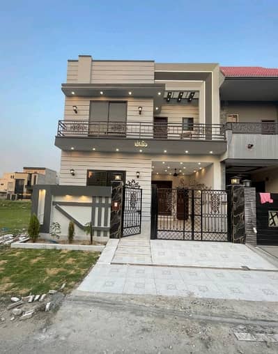 Prime Location 5 Marla House In Central Citi Housing Society For sale