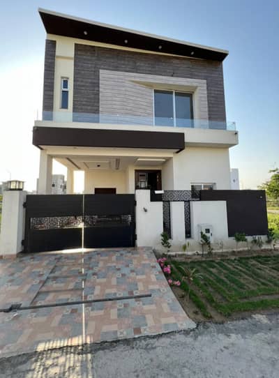 4 Beds 10 Marla Double Unit House For Rent In Ex Air Avenue DHA Phase 8 Airport Road Lahore.