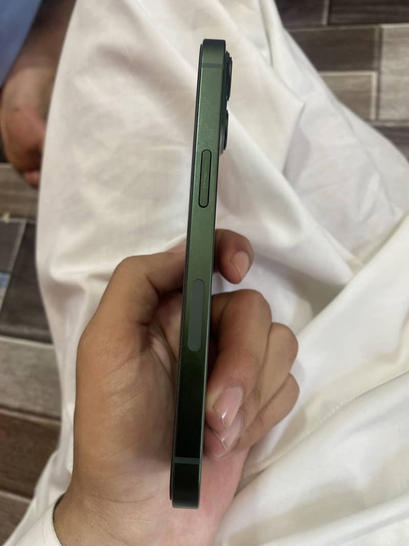 Apple iPhone 13 2