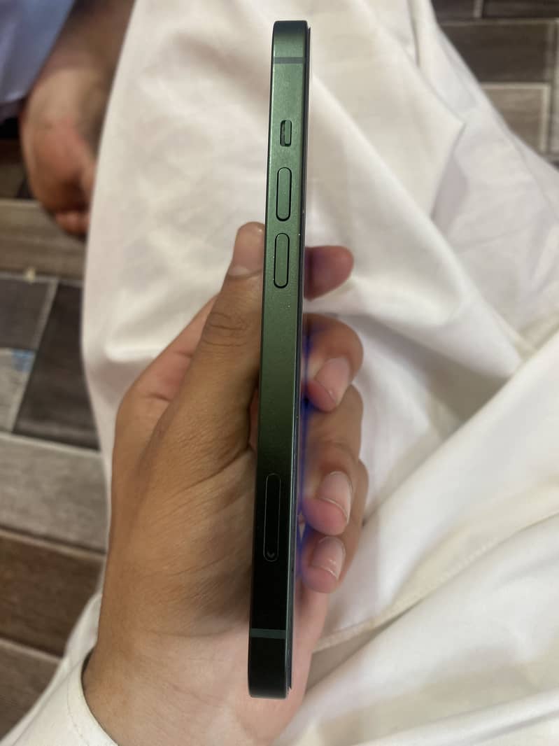 Apple iPhone 13 6