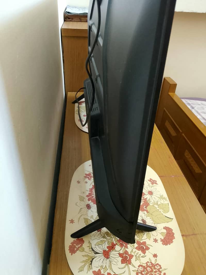 smart TV  42 inch 4