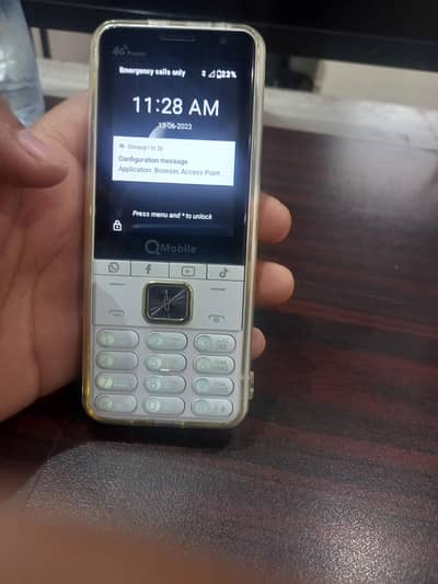 I am seeling Qmobile 4din pahla liya bhair saa aya tha ab wapis ja