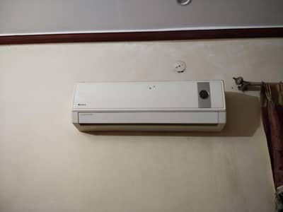 Gree split AC non inverter