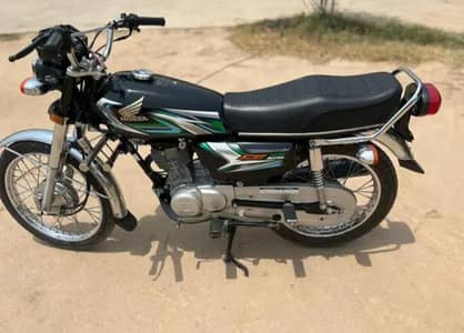 Honda125 Model 2023 Karachi number ha urgent sell no sms only phone