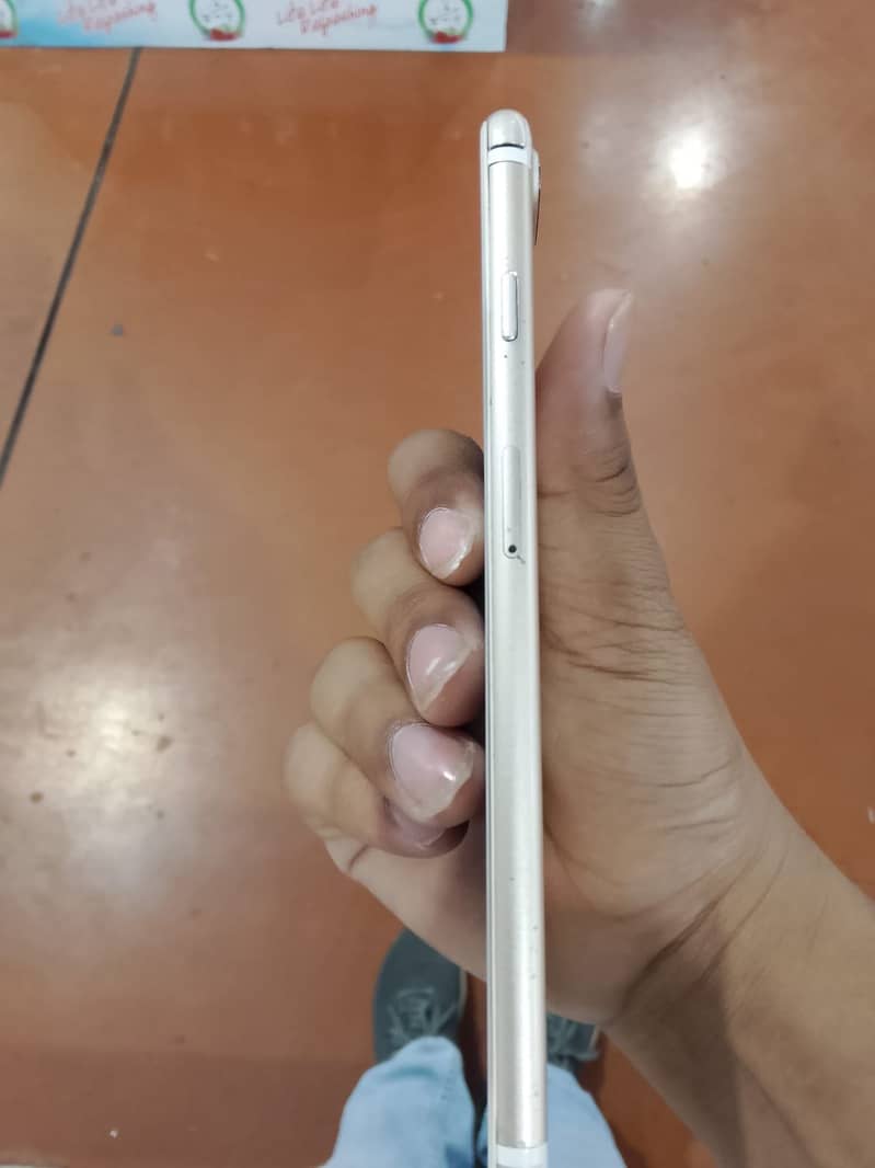 Apple iPhone 7 Plus 6