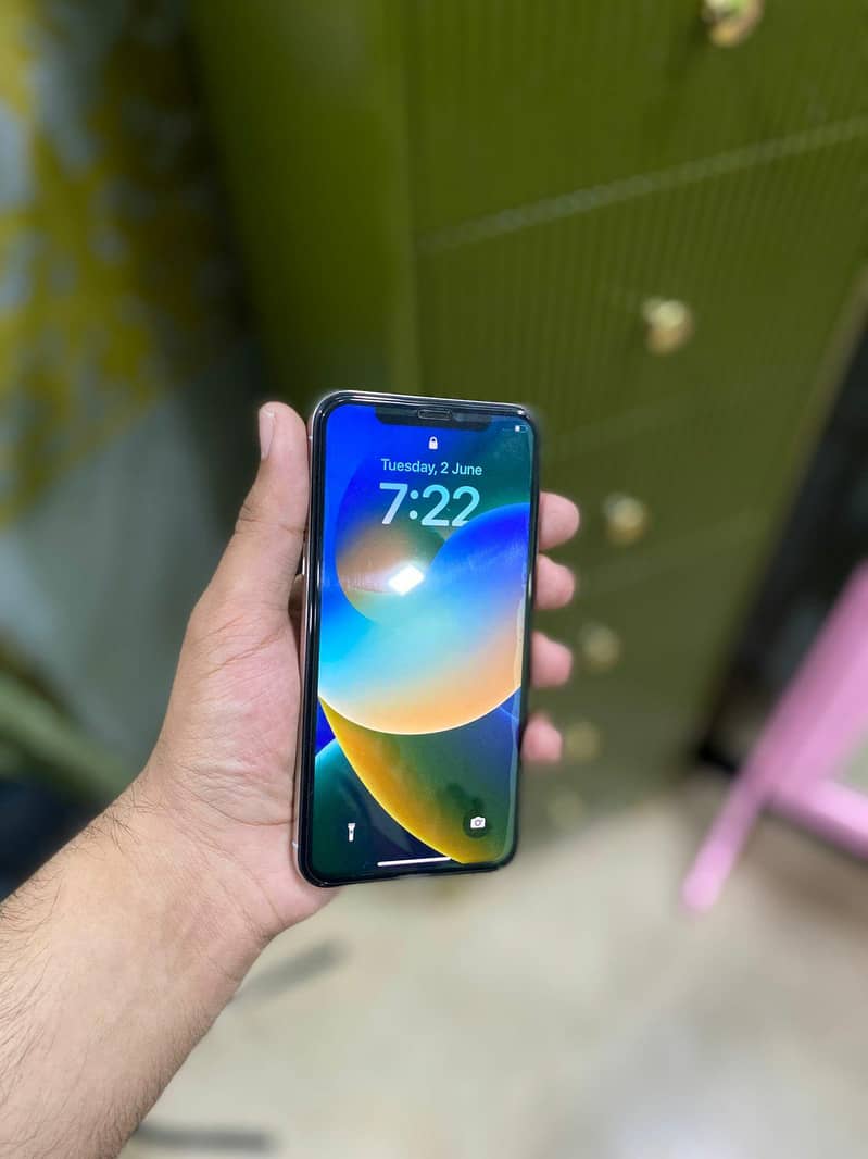 Apple iPhone X 3