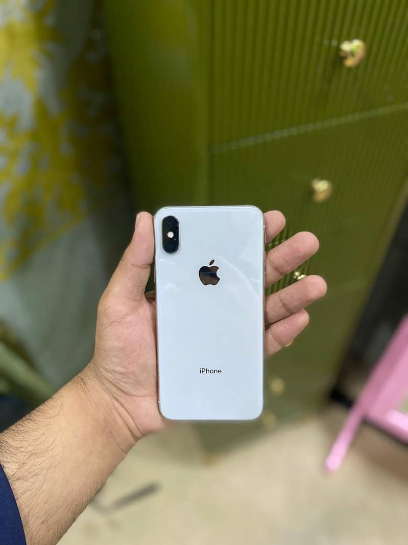 Apple iPhone X 4