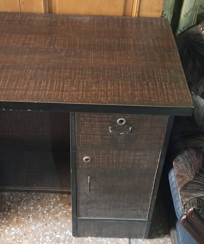office table good condition 1
