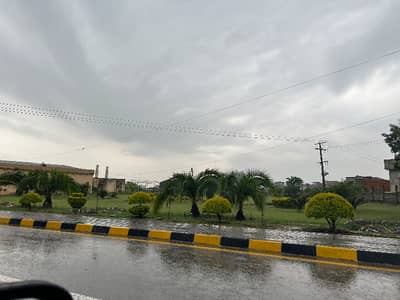 Ideal Location Plot Near Park For Sale