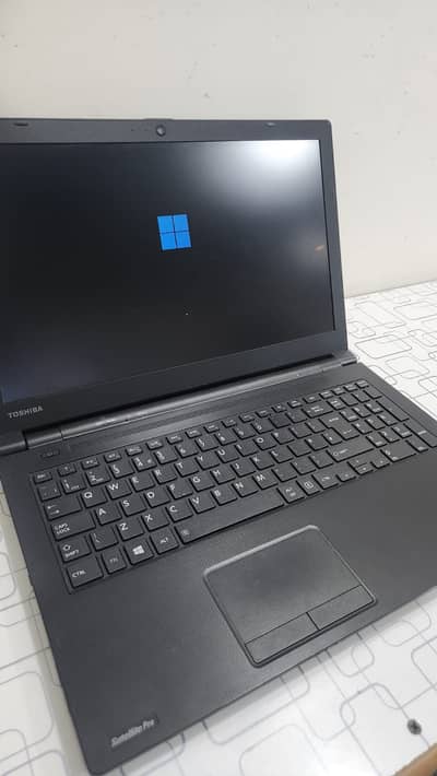 toshiba laptop satellite pro R50 4gb ram 320 gb hdd 15.6" HD display
