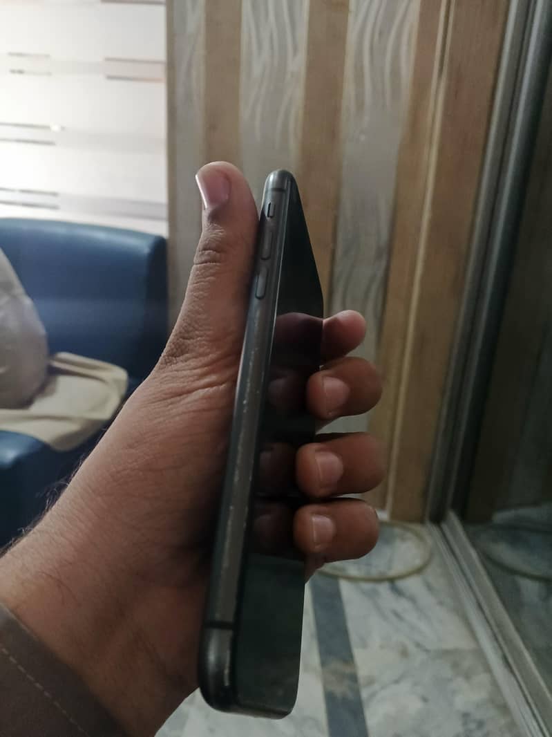 Apple iPhone 11 3