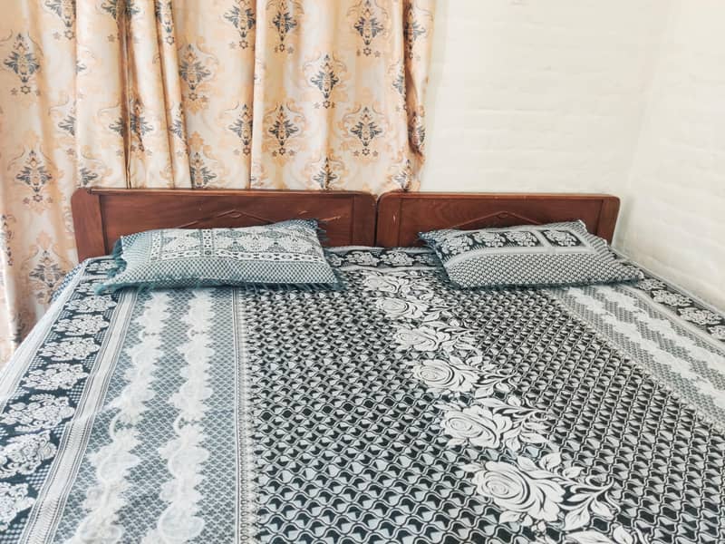 2 Single Beds 3