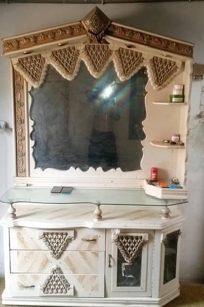 Stylish Dressing Table with Large Mirror for Sale