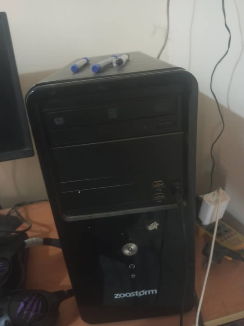 Complete Gaming Computer Setup 8