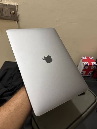 Macbook Air M1 2020 with box