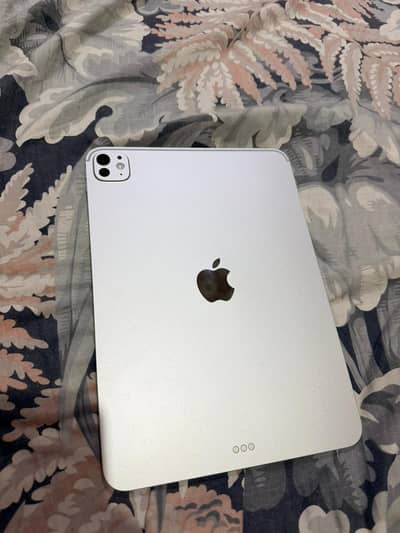 Ipad Pro M5 11 inches 256GB white color Wifi model