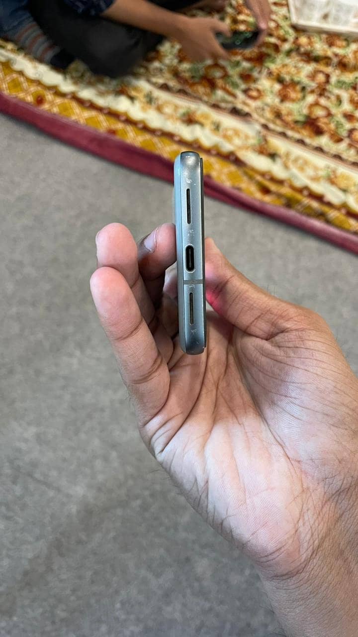 Google Pixel 8 4