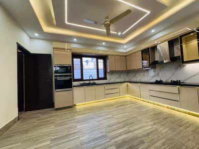 Dha Defence Phase Vi 500 Yards Bungalow 5 bedrooms available for sale