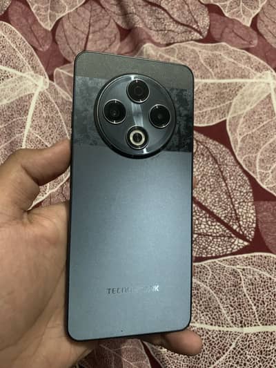 Exchange Possible with good phones Tecno spark 30 10/10 with full box