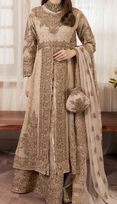 This is a beautiful 3 piece suit of Hassen Brand.