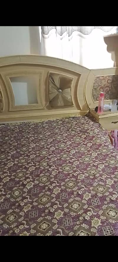 pora bedroom set hy almari , devider urgent sale