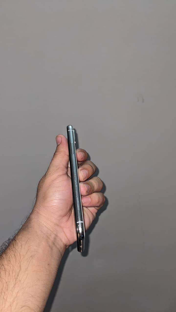 Apple iPhone X 4