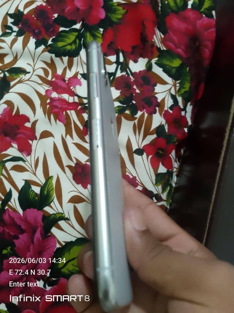 Apple iPhone X 3
