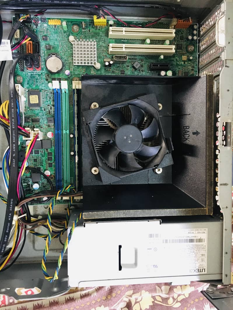 2 computers hen pc cpu 6