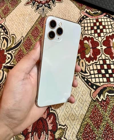 Apple iPhone 11 Pro (FACTORY UNLOCK)
