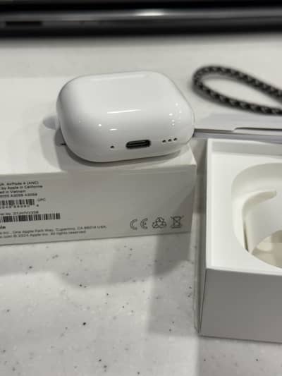 Original Apple AirPods 4 (ANC) 10/10