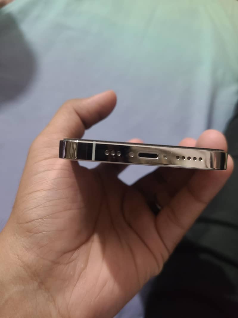 Apple iPhone 13 Pro 4