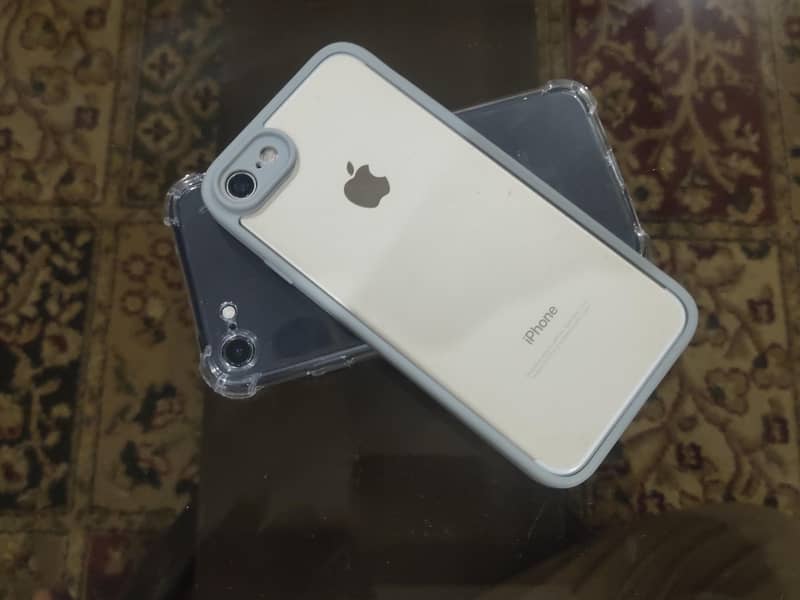 Apple iPhone 7 0