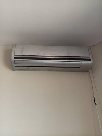 Dawlance split 1.5 ton AC
