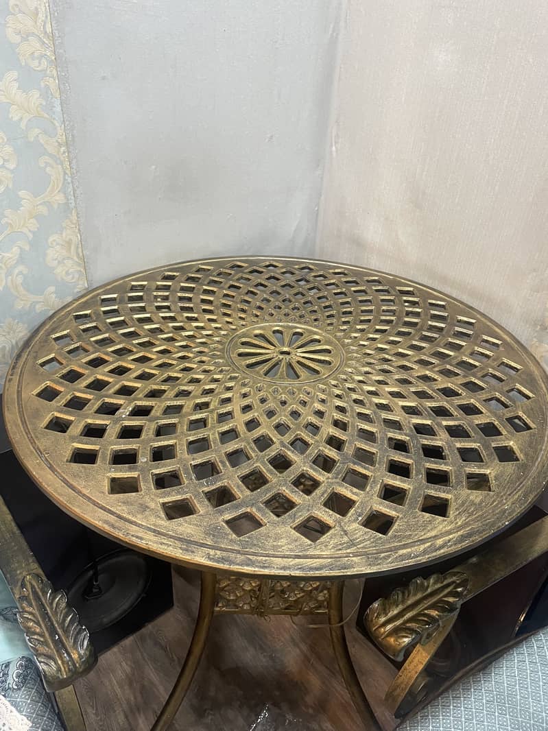 Table nd chairs 1