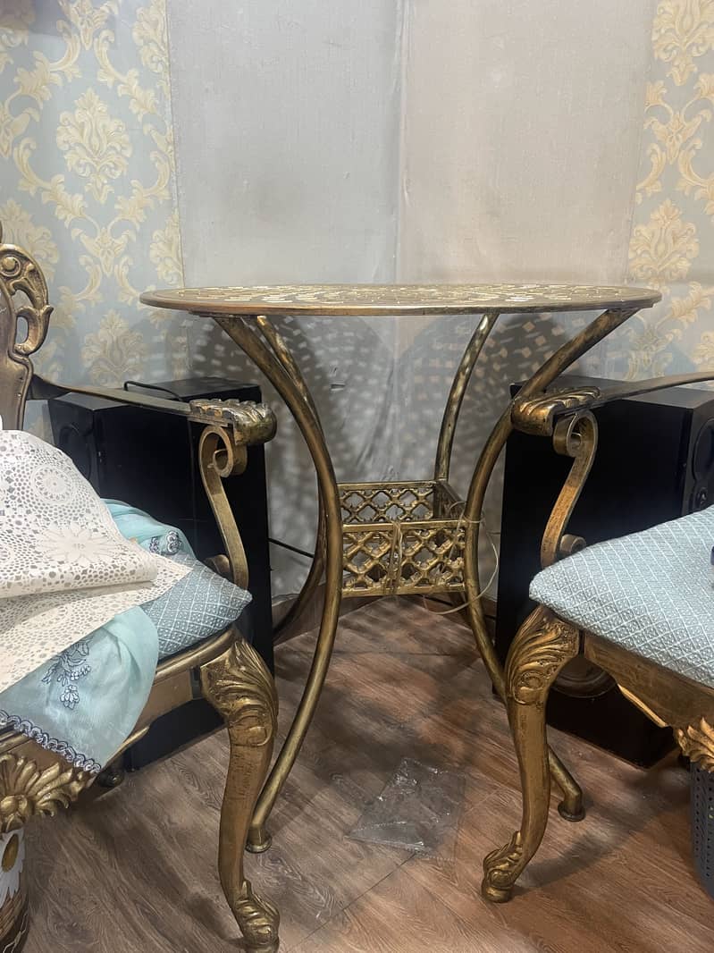 Table nd chairs 2